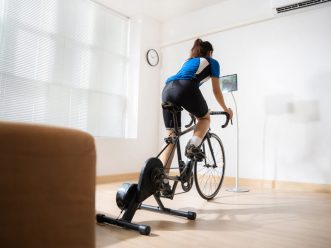 Pourquoi choisir un vélo d'appartement pour garder la forme